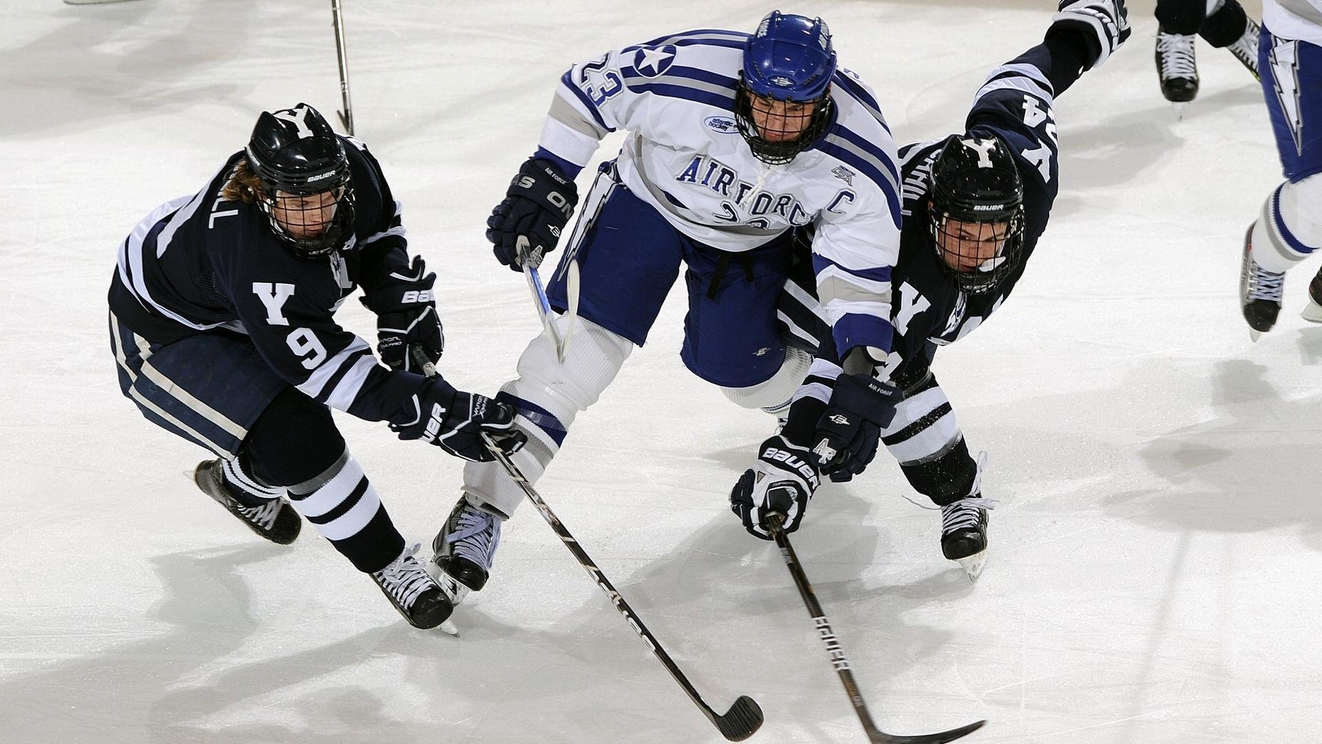 hth体育-_城市高空跑步：在摩天楼之间飞驰_，高空城市俯瞰图